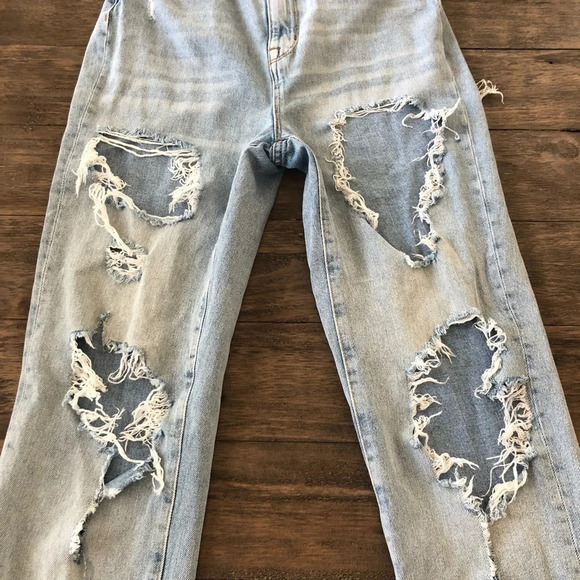BDG Urban Outfitters 26 High Rise Mom Jeans Light Washed Holes Destroyed Ripped - Picture 6 of 10